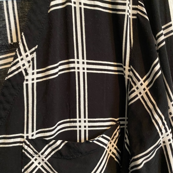 Black/white - Picture 3 of 4